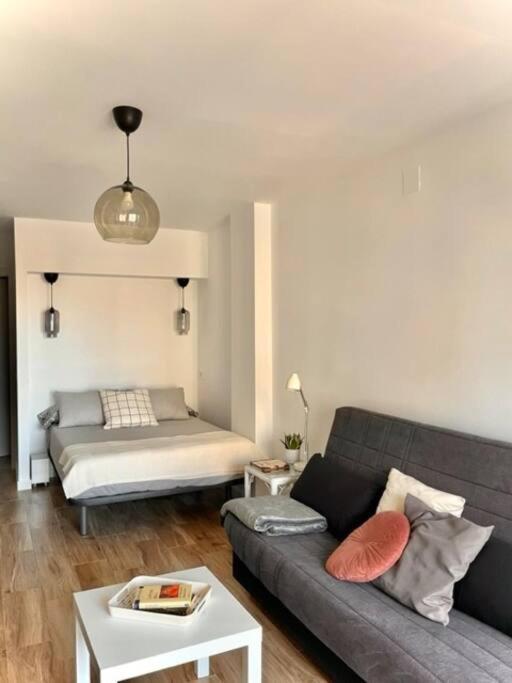 Acogedor Estudio 650 M De Playa Фуeнхирола Екстериор снимка